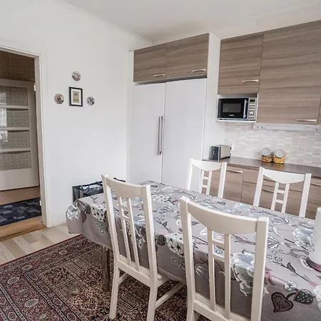 Iso Ja Viihtyisae Asunto Pietarsaaressa Jakobstad